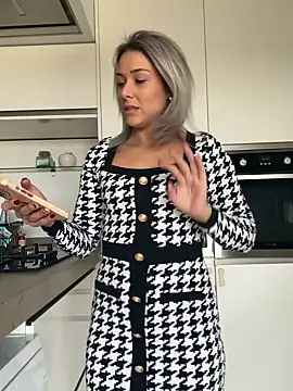 petrouchkaaa  online show from December 4, 8:45 am