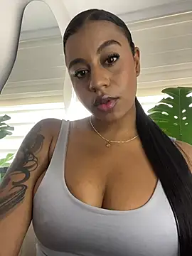 Snapshot of charlotteeruss chatting on November 7, 6:19 pm charlotteeruss online show from November 7, 6:19 pm