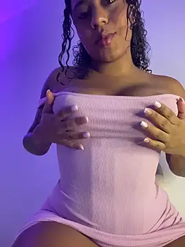 Snapshot of charlotteeruss chatting on December 2, 5:13 am charlotteeruss online show from December 2, 5:13 am