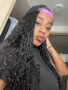 Snapshot of charlotteeruss chatting on January 8, 6:43 pm charlotteeruss online show from January 8, 6:43 pm