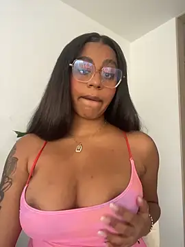 Snapshot of charlotteeruss chatting on February 8, 4:43 pm charlotteeruss online show from February 8, 4:43 pm