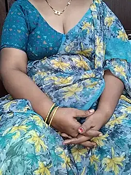 Snapshot of yours-kavaya chatting on October 17, 9:23 am yours-kavaya online show from October 17, 9:23 am