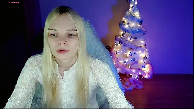 Snapshot of Emily_Nyaffee chatting on December 26, 10:20 pm Emily Nyaffee online show from December 26, 10:20 pm