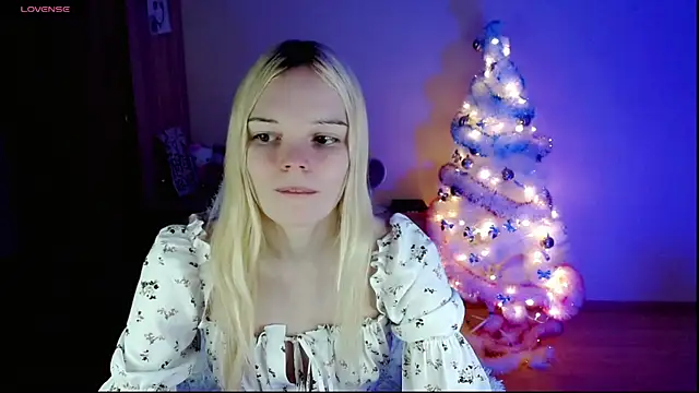 Snapshot of Emily_Nyaffee chatting on January 11, 9:25 pm Emily Nyaffee online show from January 11, 9:25 pm