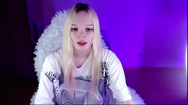 Snapshot of Emily_Nyaffee chatting on January 28, 8:26 pm Emily Nyaffee online show from January 28, 8:26 pm