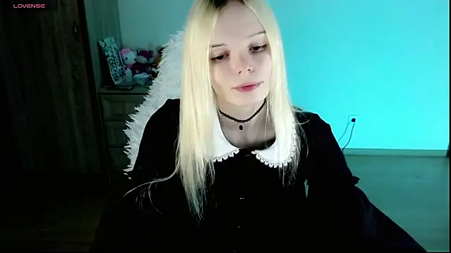 Snapshot of Emily_Nyaffee chatting on February 9, 8:34 pm Emily Nyaffee online show from February 9, 8:34 pm