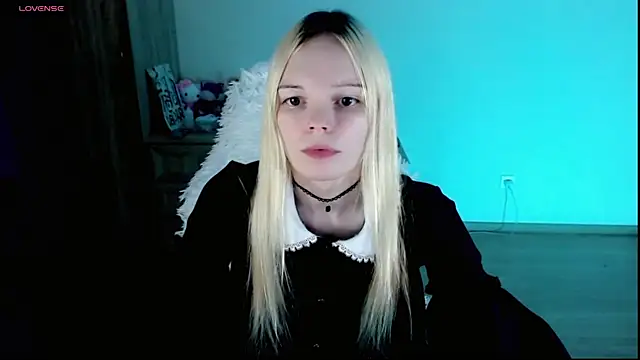 Snapshot of Emily_Nyaffee chatting on February 10, 10:51 pm Emily Nyaffee online show from February 10, 10:51 pm