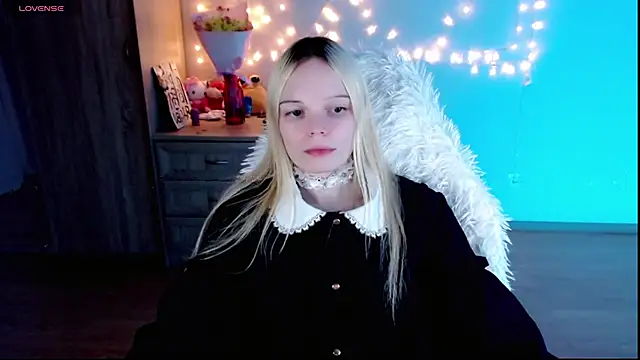 Snapshot of Emily_Nyaffee chatting on February 22, 3:12 am Emily Nyaffee online show from February 22, 3:12 am