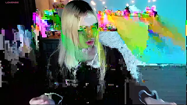 Snapshot of Emily_Nyaffee chatting on February 22, 11:24 pm Emily Nyaffee online show from February 22, 11:24 pm