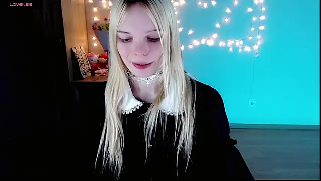 Snapshot of Emily_Nyaffee chatting on February 23, 2:29 am Emily Nyaffee online show from February 23, 2:29 am