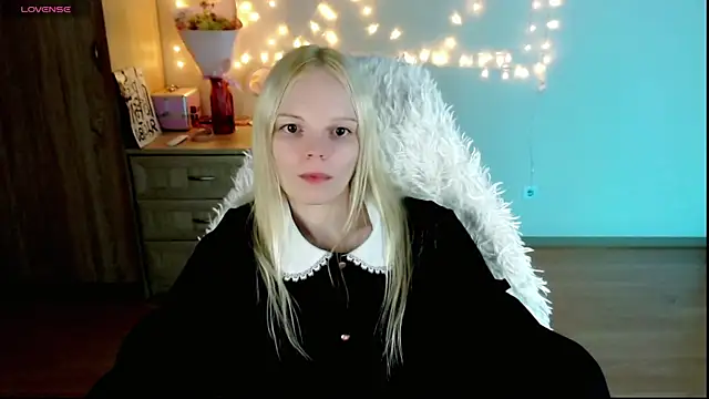 Snapshot of Emily_Nyaffee chatting on February 28, 3:26 pm Emily Nyaffee online show from February 28, 3:26 pm