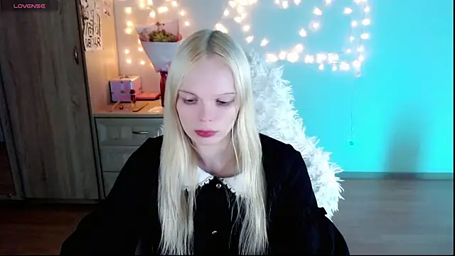 Snapshot of Emily_Nyaffee chatting on March 3, 3:31 pm Emily Nyaffee online show from March 3, 3:31 pm