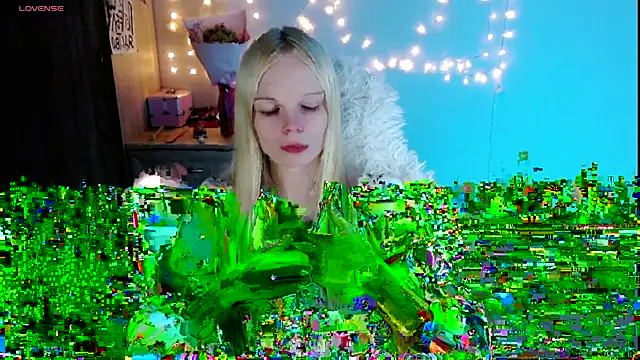 Snapshot of Emily_Nyaffee chatting on March 13, 11:05 pm Emily Nyaffee online show from March 13, 11:05 pm