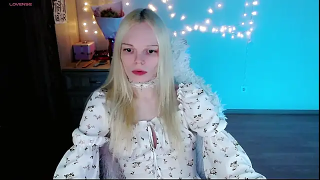 Snapshot of Emily_Nyaffee chatting on March 14, 7:12 pm Emily Nyaffee online show from March 14, 7:12 pm