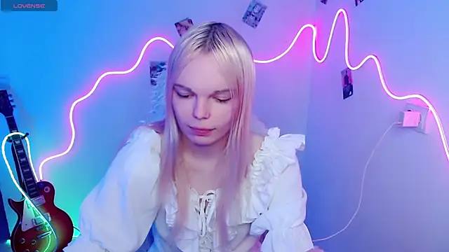 Emily Nyaffee online show from November 1, 1:02 pm