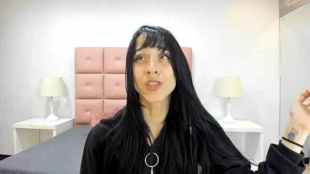 Snapshot of lhiamfit chatting on February 7, 6:24 am lhiamfit online show from February 7, 6:24 am