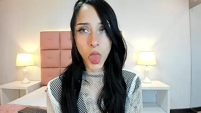 Snapshot of lhiamfit chatting on March 13, 3:28 pm lhiamfit online show from March 13, 3:28 pm