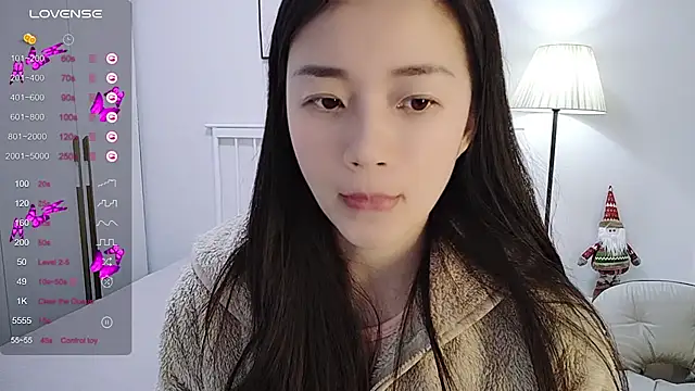 A-xena online show from December 14, 8:13 am