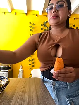 NatashaBrown12 online show from October 1, 8:59 pm