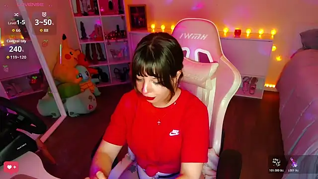 Snapshot of PetiteAngel666 chatting on February 18, 8:38 pm PetiteAngel666 online show from February 18, 8:38 pm