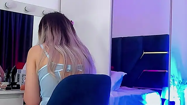 Snapshot of AllisonSweets chatting on March 25, 10:43 am AllisonSweets online show from March 25, 10:43 am