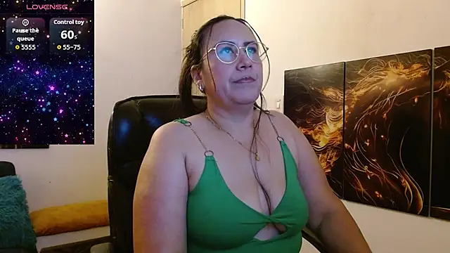 amalia brunette online show from December 22, 11:24 pm