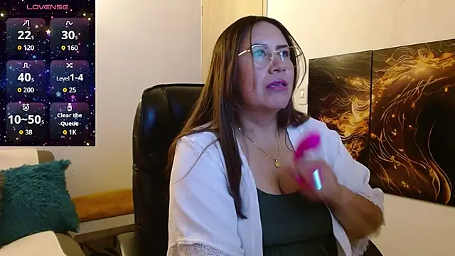 Snapshot of amalia_brunette chatting on March 4, 11:00 pm amalia brunette online show from March 4, 11:00 pm