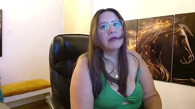 Snapshot of amalia_brunette chatting on March 10, 11:21 pm amalia brunette online show from March 10, 11:21 pm