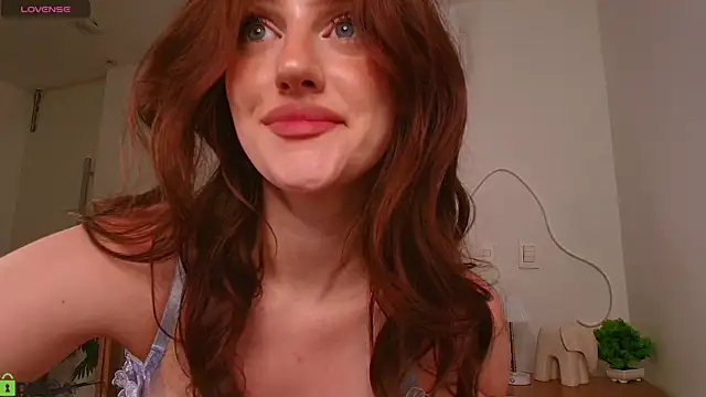 Snapshot of Skinny_Alice chatting on March 24, 11:32 pm Skinny Alice online show from March 24, 11:32 pm