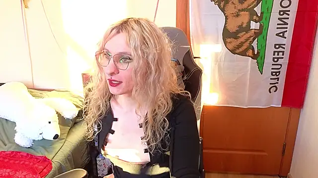 Lori Myaf online show from February 14, 1:30 pm