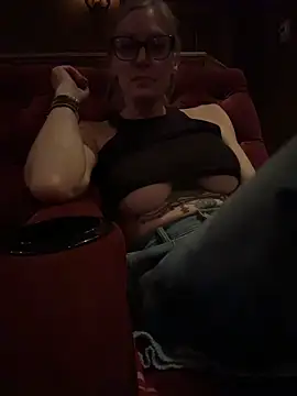 Snapshot of ItsDanniG chatting on March 22, 2:37 am ItsDanniG online show from March 22, 2:37 am