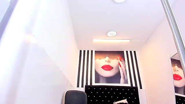 Snapshot of Shanelle__ chatting on September 19, 1:56 pm Shanelle   online show from September 19, 1:56 pm