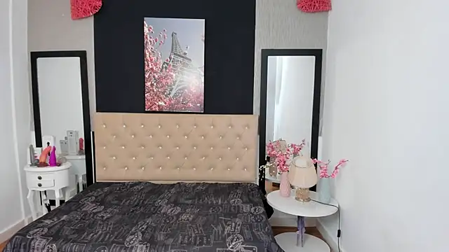 Snapshot of Shanelle__ chatting on September 30, 2:00 pm Shanelle   online show from September 30, 2:00 pm