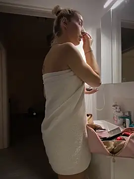 Ella Charm online show from October 24, 3:41 pm