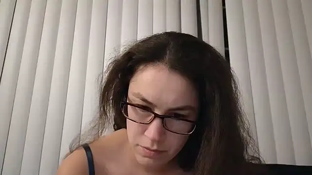 Snapshot of Lucy_allison chatting on February 4, 5:10 am Lucy allison online show from February 4, 5:10 am