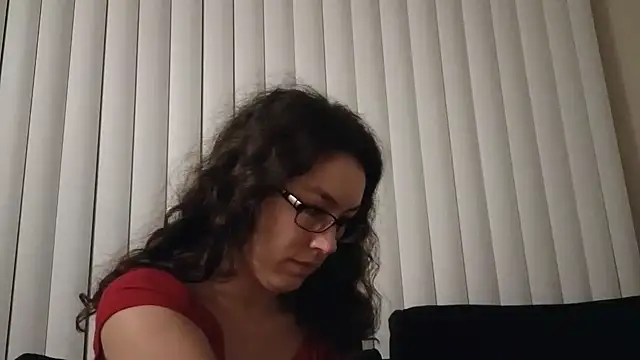 Snapshot of Lucy_allison chatting on February 6, 10:26 am Lucy allison online show from February 6, 10:26 am