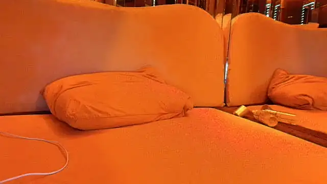 Snapshot of ROXYNL chatting on October 3, 7:11 pm ROXYNL online show from October 3, 7:11 pm