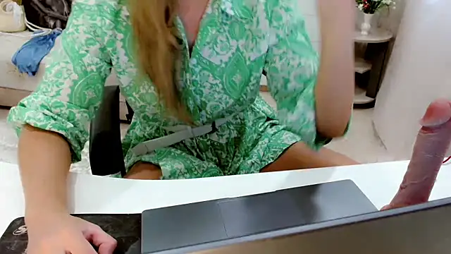 EveLove33 online show from September 24, 6:39 am