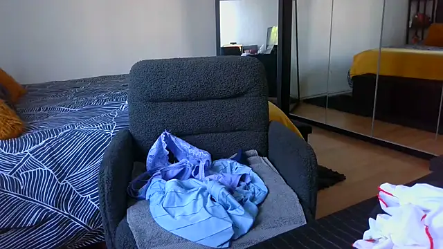 Snapshot of sarametisse26 chatting on April 8, 6:46 am sarametisse26 online show from April 8, 6:46 am