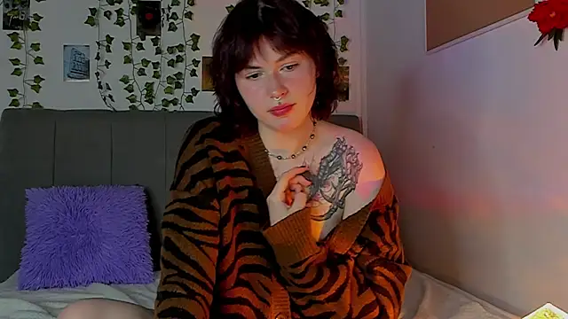 miss Lizzy online show from December 3, 4:25 am