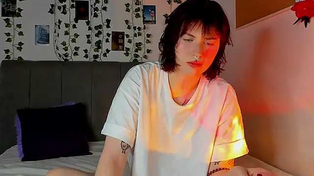 miss Lizzy online show from December 6, 1:18 am