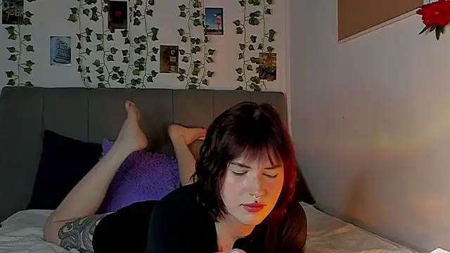 miss Lizzy online show from December 8, 4:14 am