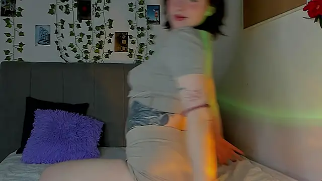 miss Lizzy online show from December 9, 4:12 am