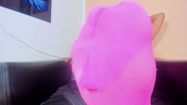 BRITANY WELLS  online show from December 18, 12:33 pm