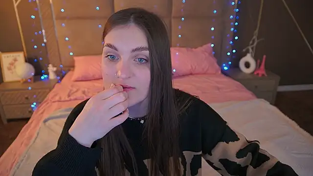 EmmyCharmm online show from February 9, 6:50 am