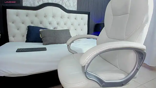Snapshot of amara_falcon chatting on February 6, 1:43 pm amara falcon online show from February 6, 1:43 pm