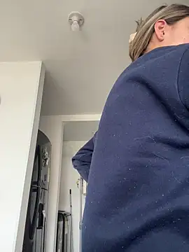 Ameellie online show from March 17, 3:37 pm