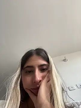 Ameellie online show from March 26, 7:30 pm