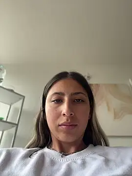 Ameellie online show from May 13, 2:25 pm