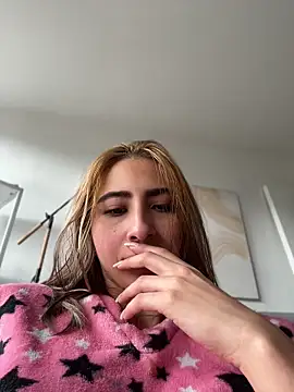 Snapshot of Ameellie chatting on July 3, 2:01 pm Ameellie online show from July 3, 2:01 pm